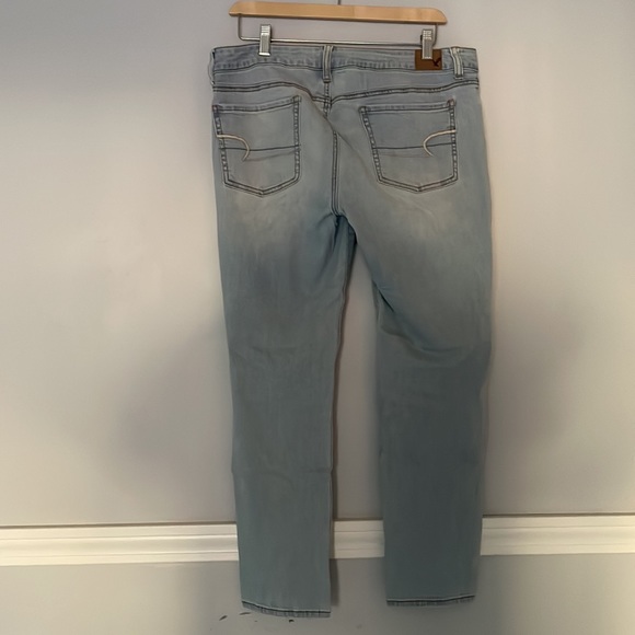 Light Wash Super Stretch Jeggings (SHORT) - Picture 3 of 4